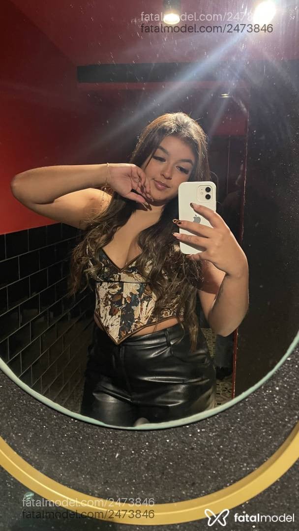 Acompanhante mulher morena (o) de olhos pretos - Lara Souza