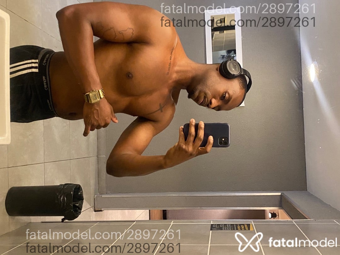 Acompanhante homem morena (o) de olhos pretos em São Paulo Acompanhante homem morena (o) de olhos pretos em São Paulo - Avelino