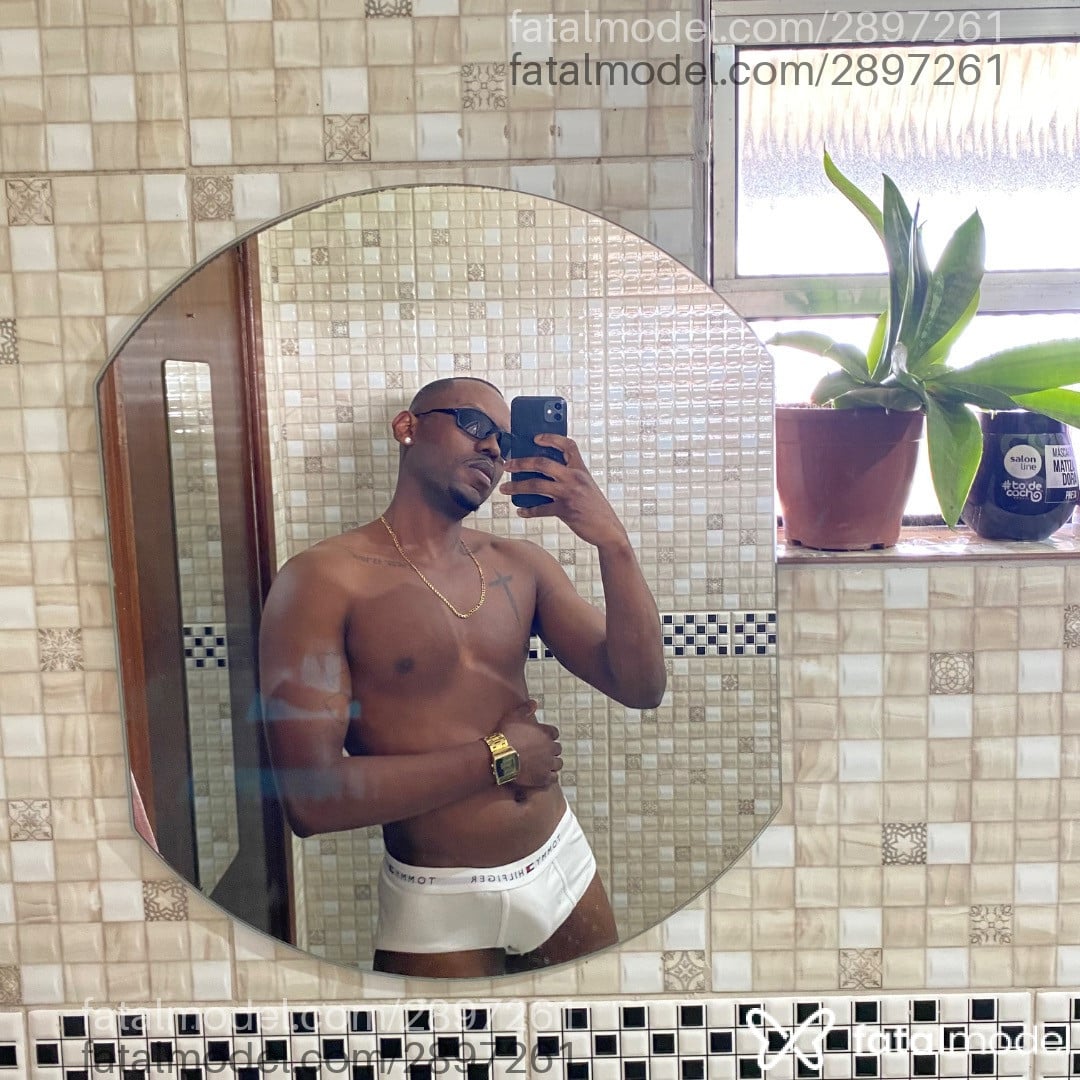 Acompanhante homem morena (o) de olhos pretos em São Paulo Acompanhante homem morena (o) de olhos pretos em São Paulo - Avelino