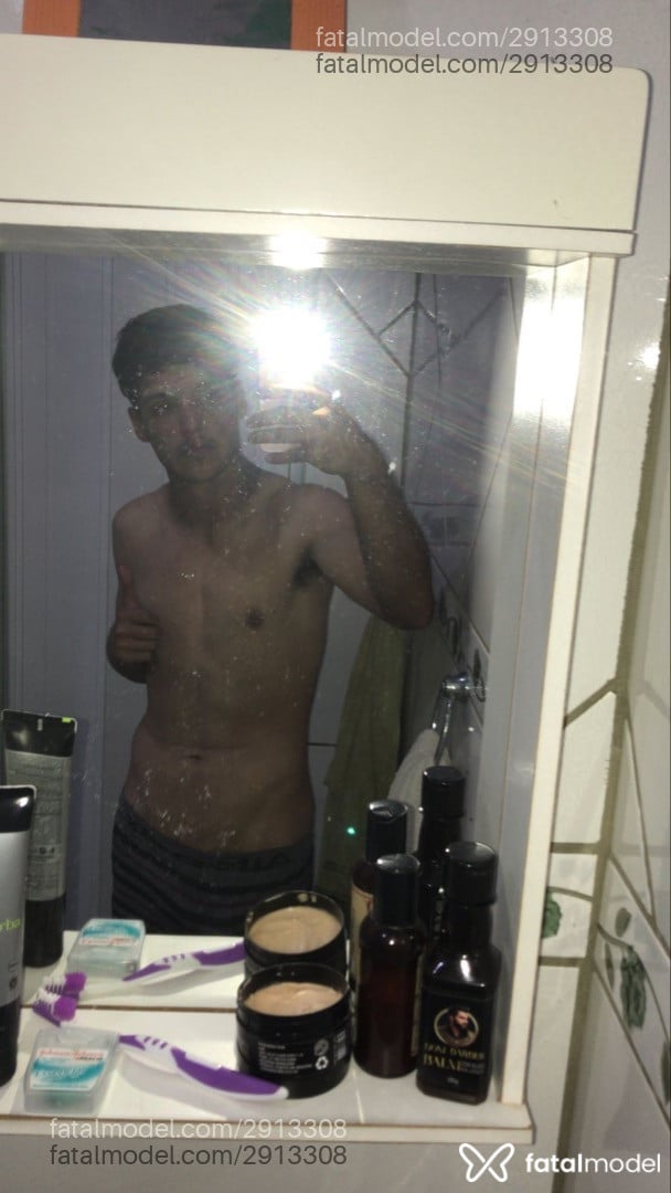 Acompanhante homem morena (o) de olhos castanhos em Virtual - Lzmolter
