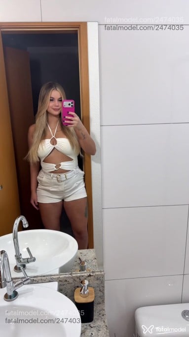 Acompanhante mulher loira (o) de olhos castanhos em Uberlândia Acompanhante mulher loira (o) de olhos castanhos em Uberlândia - Rafaela Medeiros