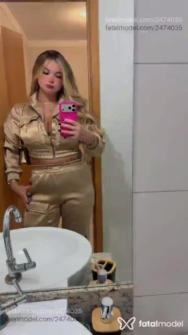 Acompanhante mulher loira (o) de olhos castanhos em Uberlândia Acompanhante mulher loira (o) de olhos castanhos em Uberlândia - Rafaela Medeiros