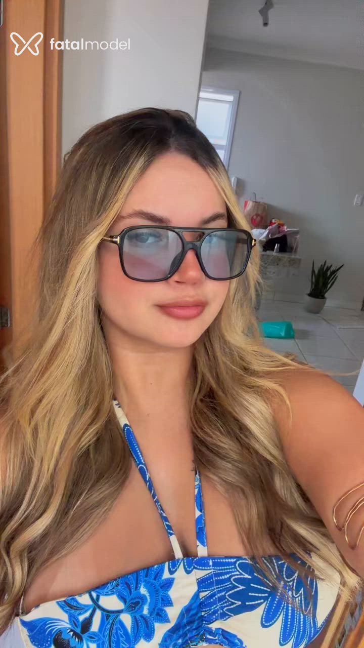 Acompanhante mulher loira (o) de olhos castanhos - Rafaela Medeiros Acompanhante mulher loira (o) de olhos castanhos - Rafaela Medeiros