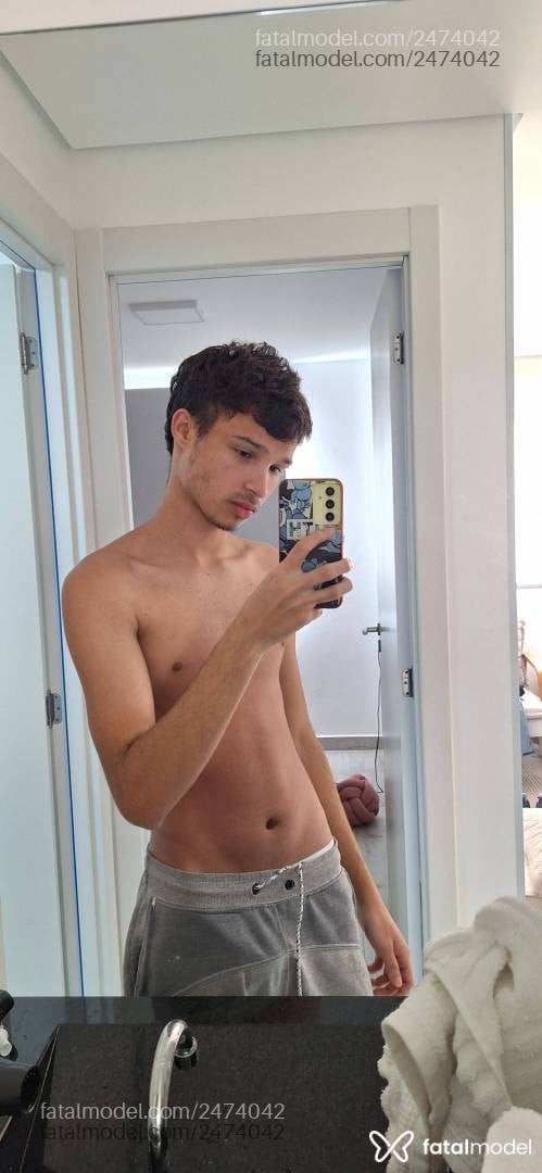 Acompanhante homem morena (o) de olhos castanhos em São Paulo Acompanhante homem morena (o) de olhos castanhos em São Paulo - Junior