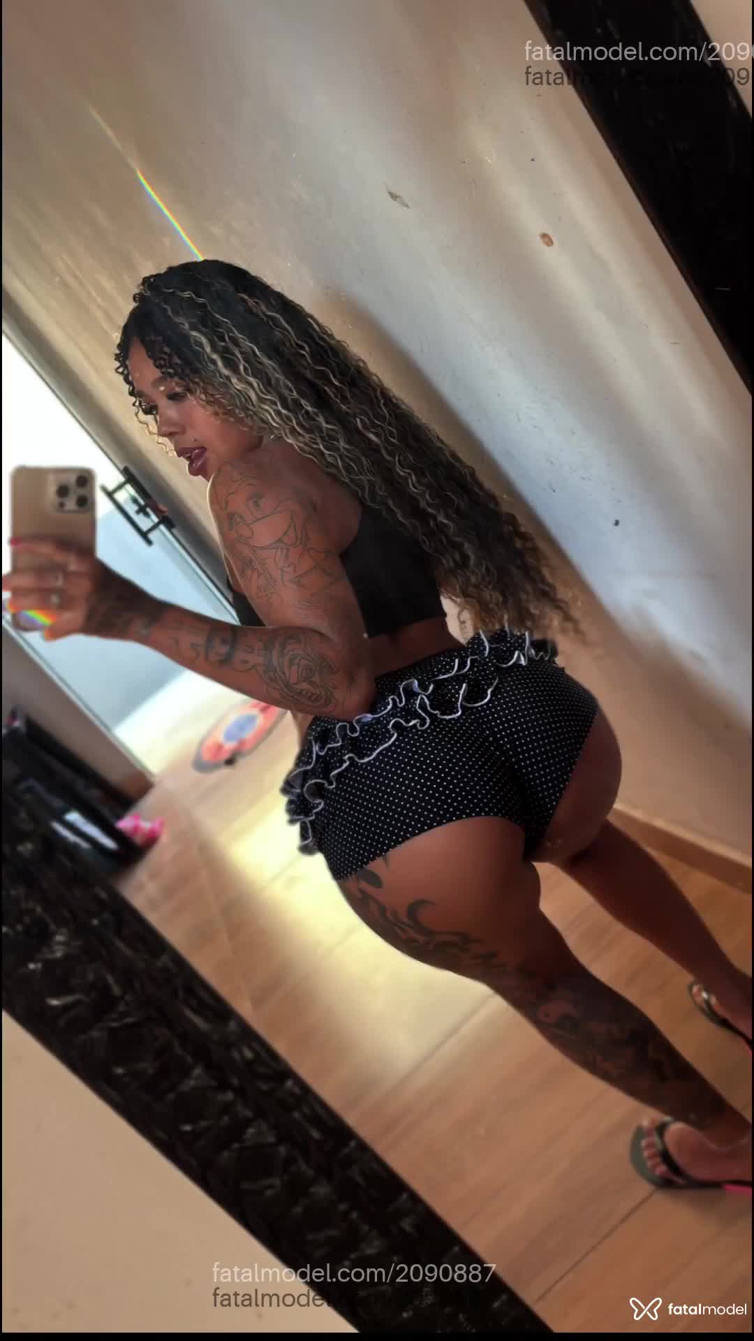 Acompanhante mulher com cabelo castanho de olhos castanhos - Lua