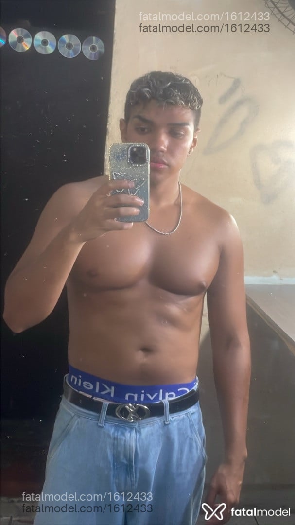 Acompanhante homem morena (o) de olhos pretos em Virtual Acompanhante homem morena (o) de olhos pretos em Virtual - Ricardo