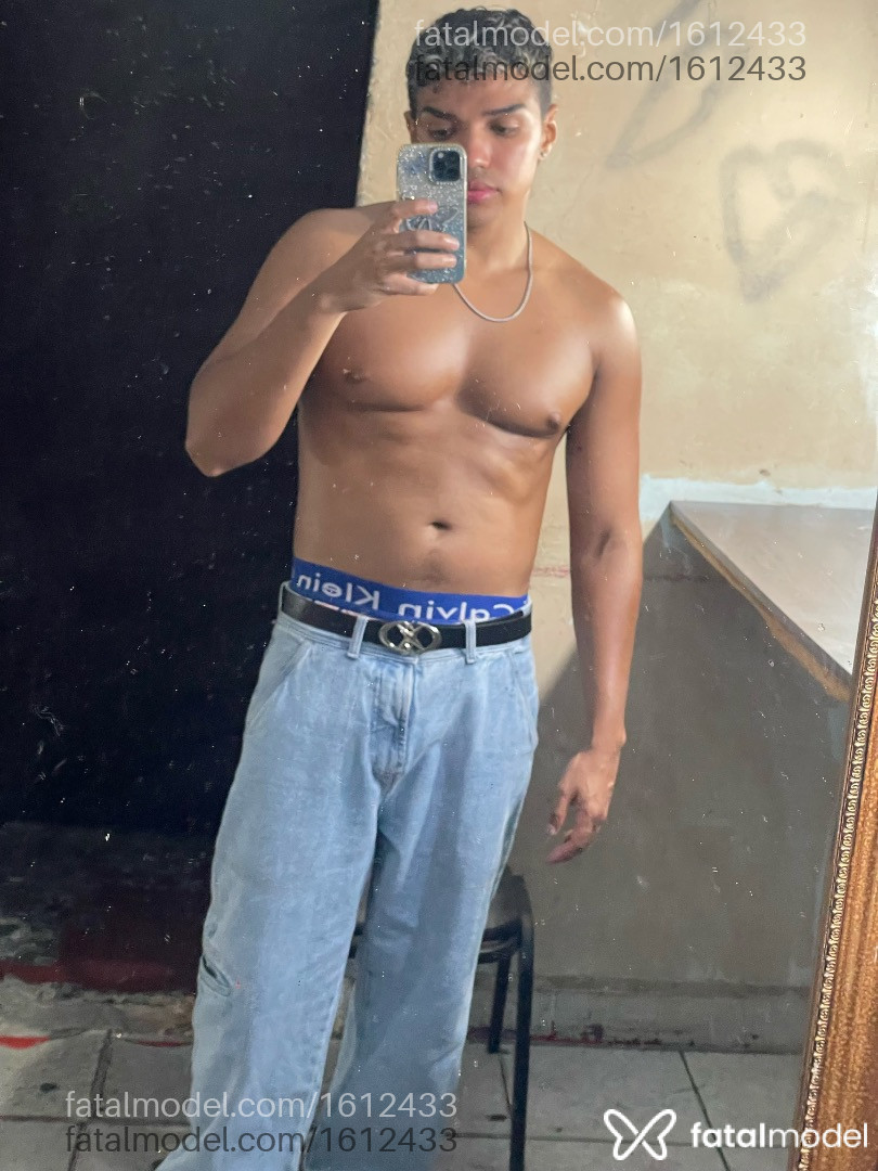 Acompanhante homem morena (o) de olhos pretos em Virtual Acompanhante homem morena (o) de olhos pretos em Virtual - Ricardo
