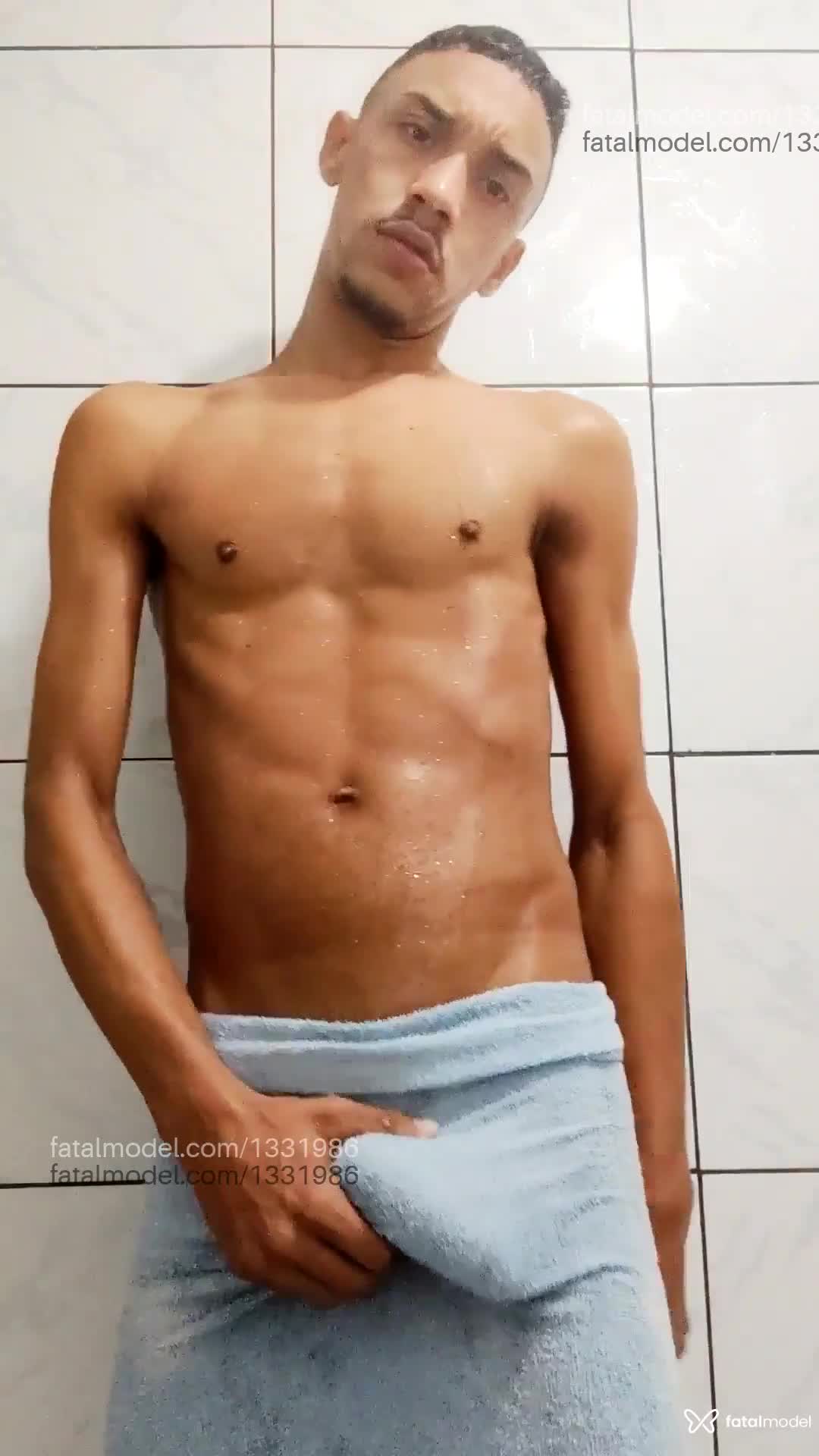 Acompanhante homem morena (o) de olhos castanhos - Miguel Pachêco Acompanhante homem morena (o) de olhos castanhos - Miguel Pachêco