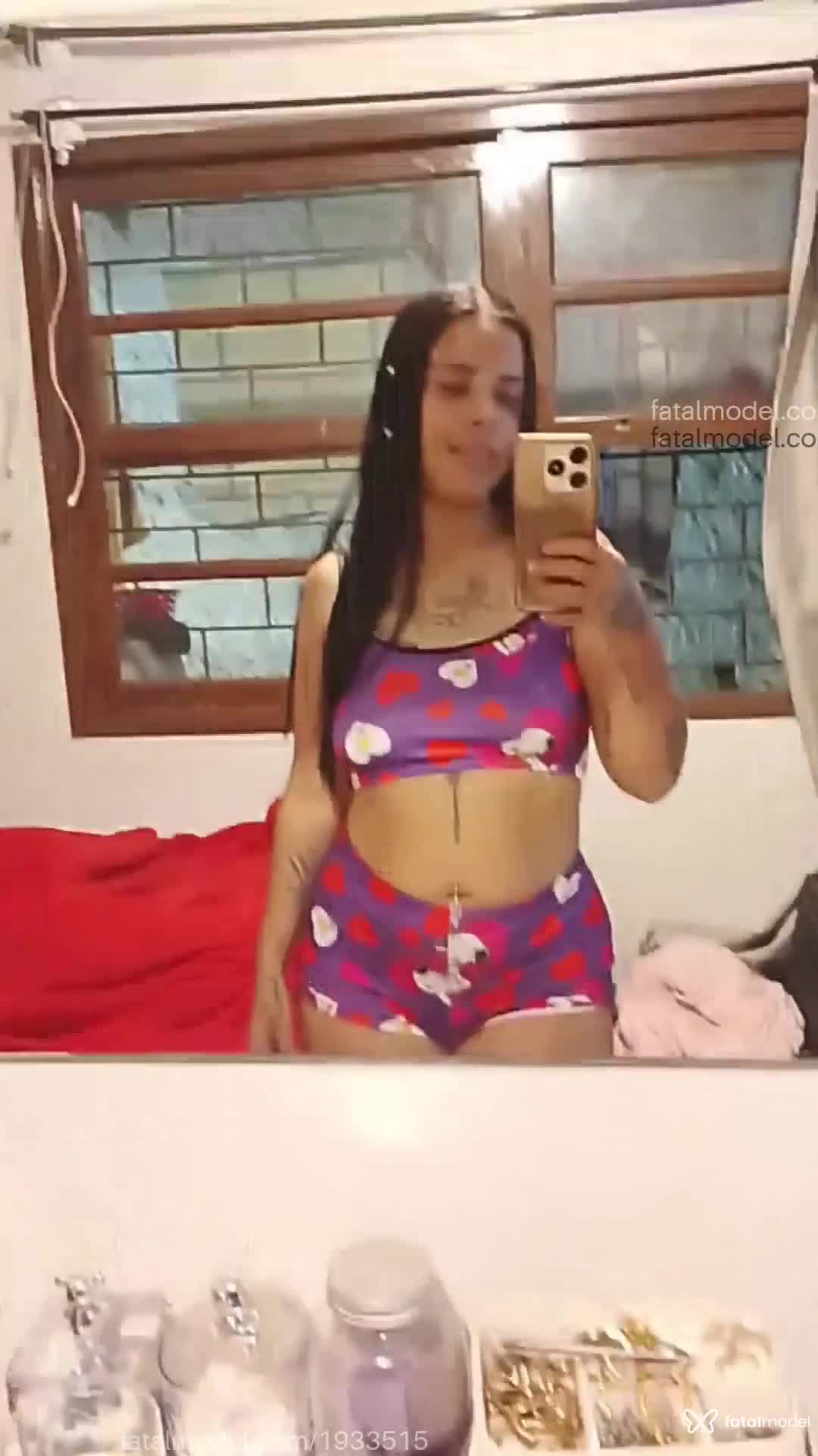 Acompanhante mulher morena (o) de olhos pretos em Itapema - Bebélzinha