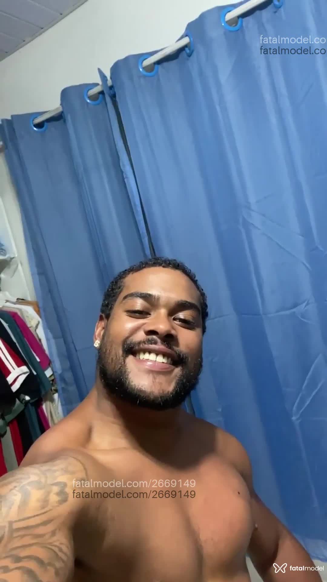 Acompanhante homem sem cabelo de olhos castanhos em Manaus - Anjos