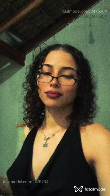 Acompanhante mulher com cabelo castanho de olhos castanhos em Goiânia - Luna Almeida