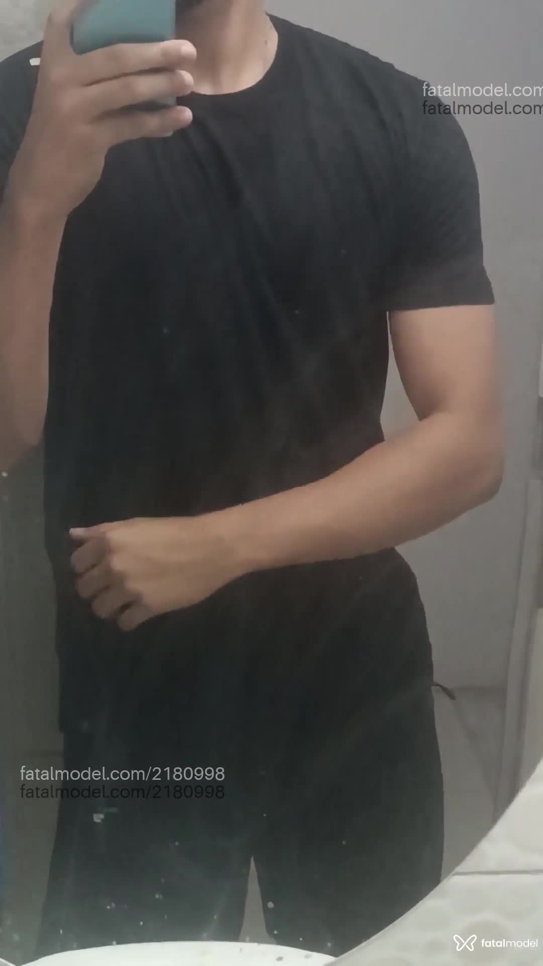 Acompanhante homem com cabelo castanho de olhos pretos - Japaa Acompanhante homem com cabelo castanho de olhos pretos - Japaa
