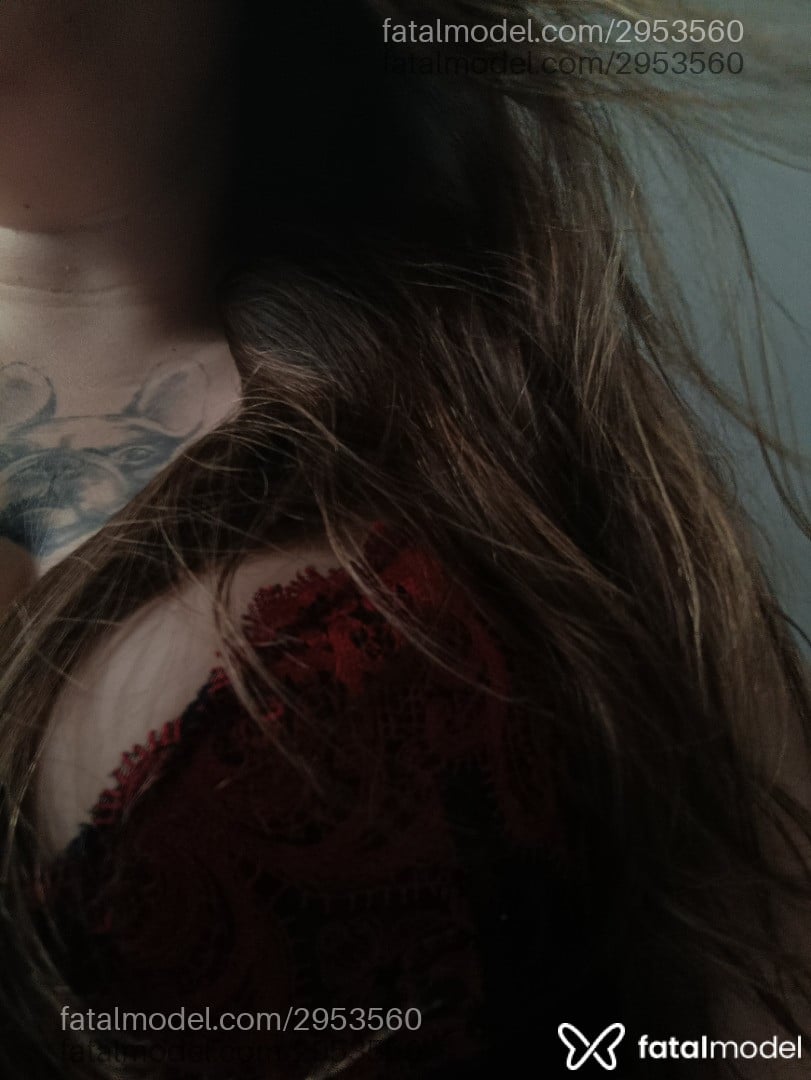 Acompanhante mulher com cabelo castanho de olhos verdes em Araçatuba Acompanhante mulher com cabelo castanho de olhos verdes em Araçatuba - Isadora Bolzzani