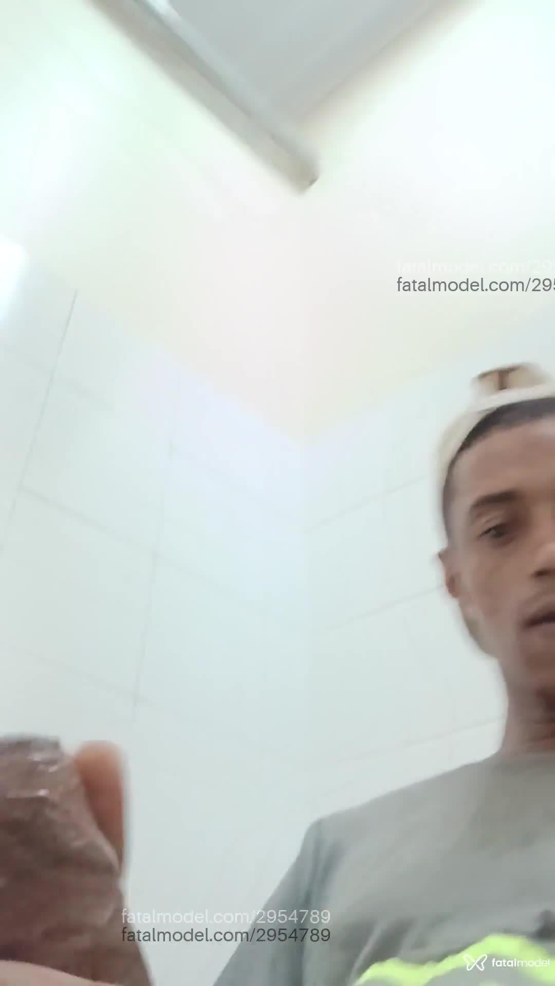 Acompanhante homem morena (o) de olhos pretos - Lafayertt Acompanhante homem morena (o) de olhos pretos - Lafayertt