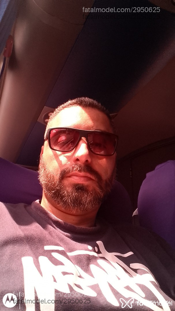 Acompanhante homem com cabelo castanho de olhos mel em Virtual - Facogostoso