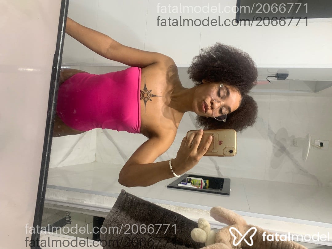 Acompanhante mulher com cabelo castanho de olhos pretos em Virtual Acompanhante mulher com cabelo castanho de olhos pretos em Virtual - Lillith Bloom