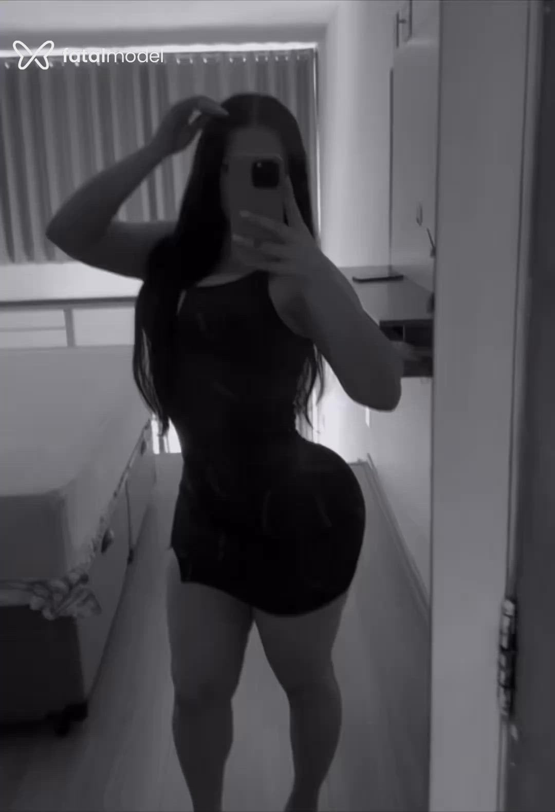Acompanhante mulher morena (o) de olhos castanhos - Tici Acompanhante mulher morena (o) de olhos castanhos - Tici