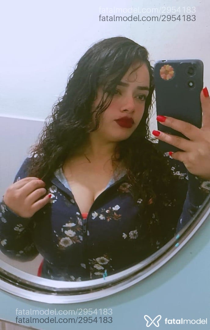 Acompanhante mulher morena (o) de olhos castanhos em Santa Maria - Stherzinha