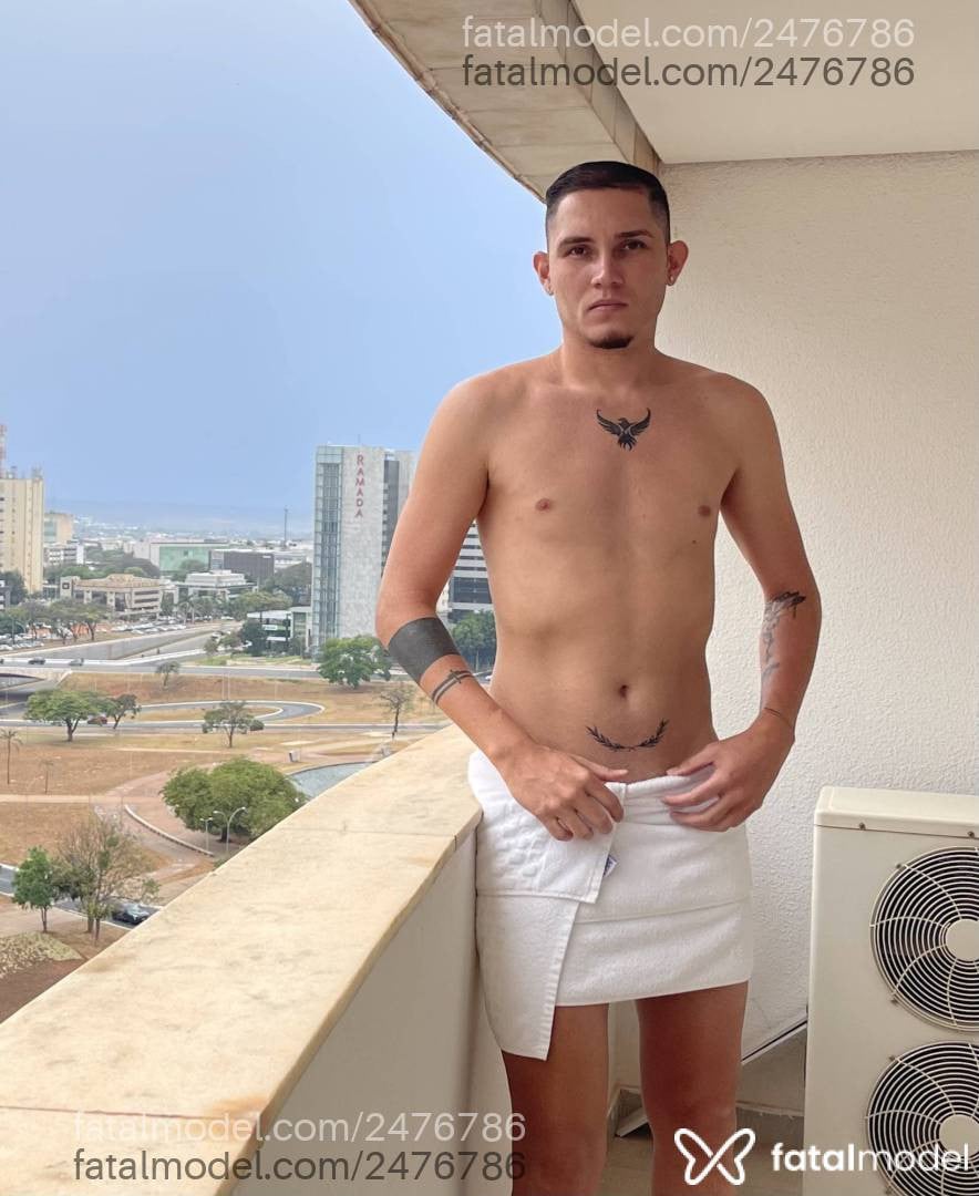 Acompanhante homem com cabelo castanho de olhos verdes - Azevedo