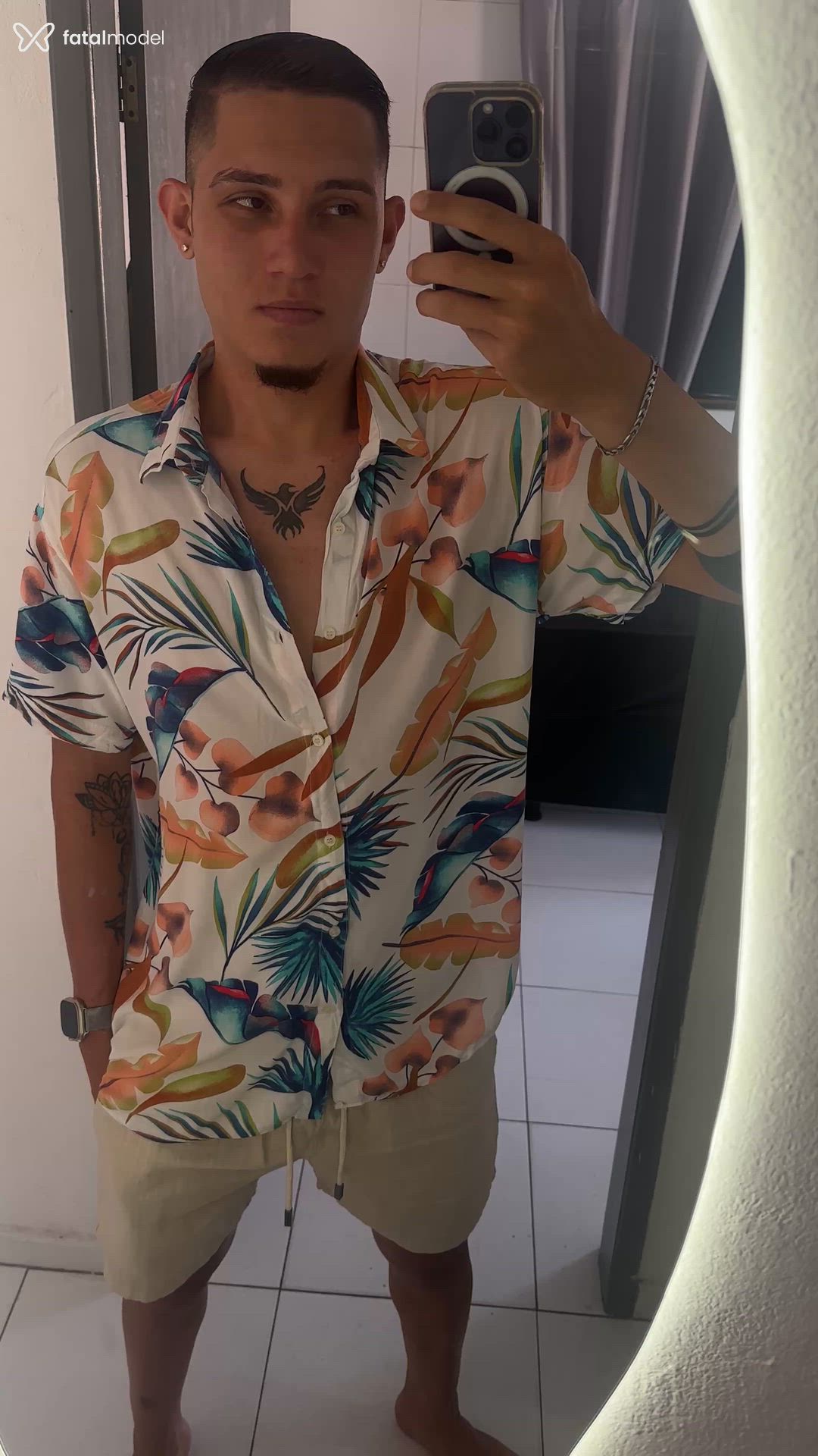 Acompanhante homem com cabelo castanho de olhos verdes - Azevedo Acompanhante homem com cabelo castanho de olhos verdes - Azevedo