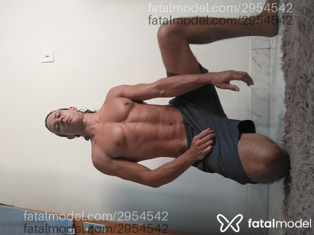 Acompanhante homem com cabelo castanho de olhos castanhos em Rio de Janeiro Acompanhante homem com cabelo castanho de olhos castanhos em Rio de Janeiro - Isaias