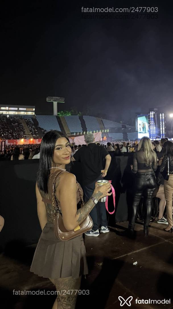 Acompanhante mulher morena (o) de olhos pretos - Jade Lima