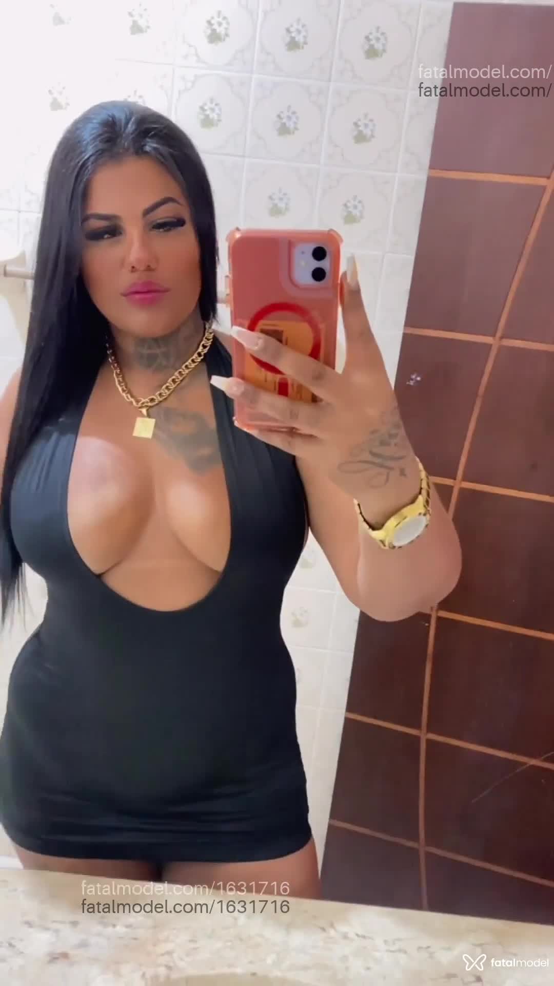 Acompanhante mulher morena (o) de olhos castanhos em Itajaí - Mirella