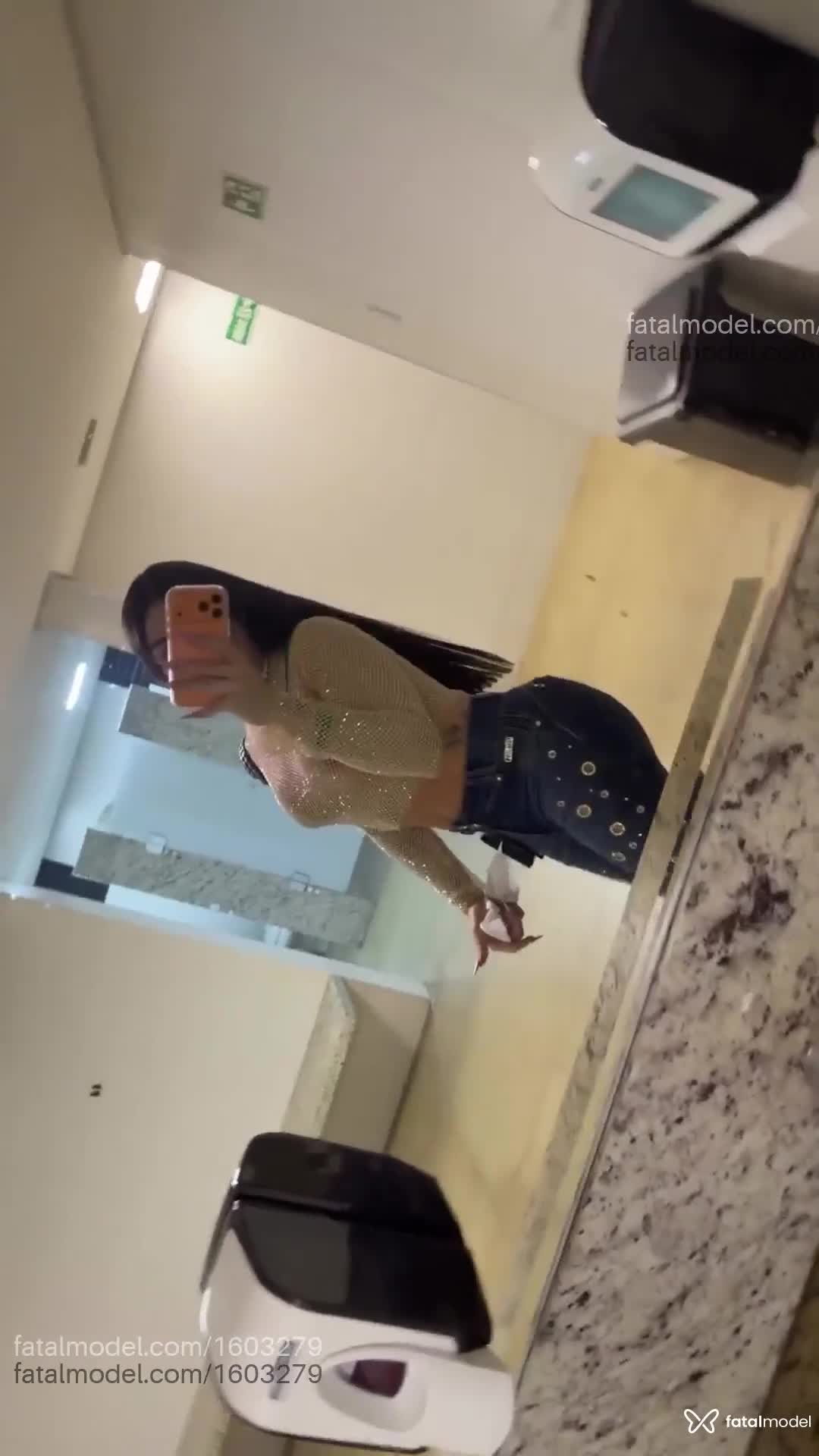 Acompanhante mulher trans com cabelo castanho de olhos castanhos em Ribeirão Preto - Danni Baruque