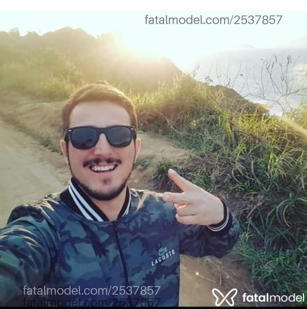 Acompanhante homem com cabelo castanho de olhos castanhos em Penha Acompanhante homem com cabelo castanho de olhos castanhos em Penha - Maréaldo