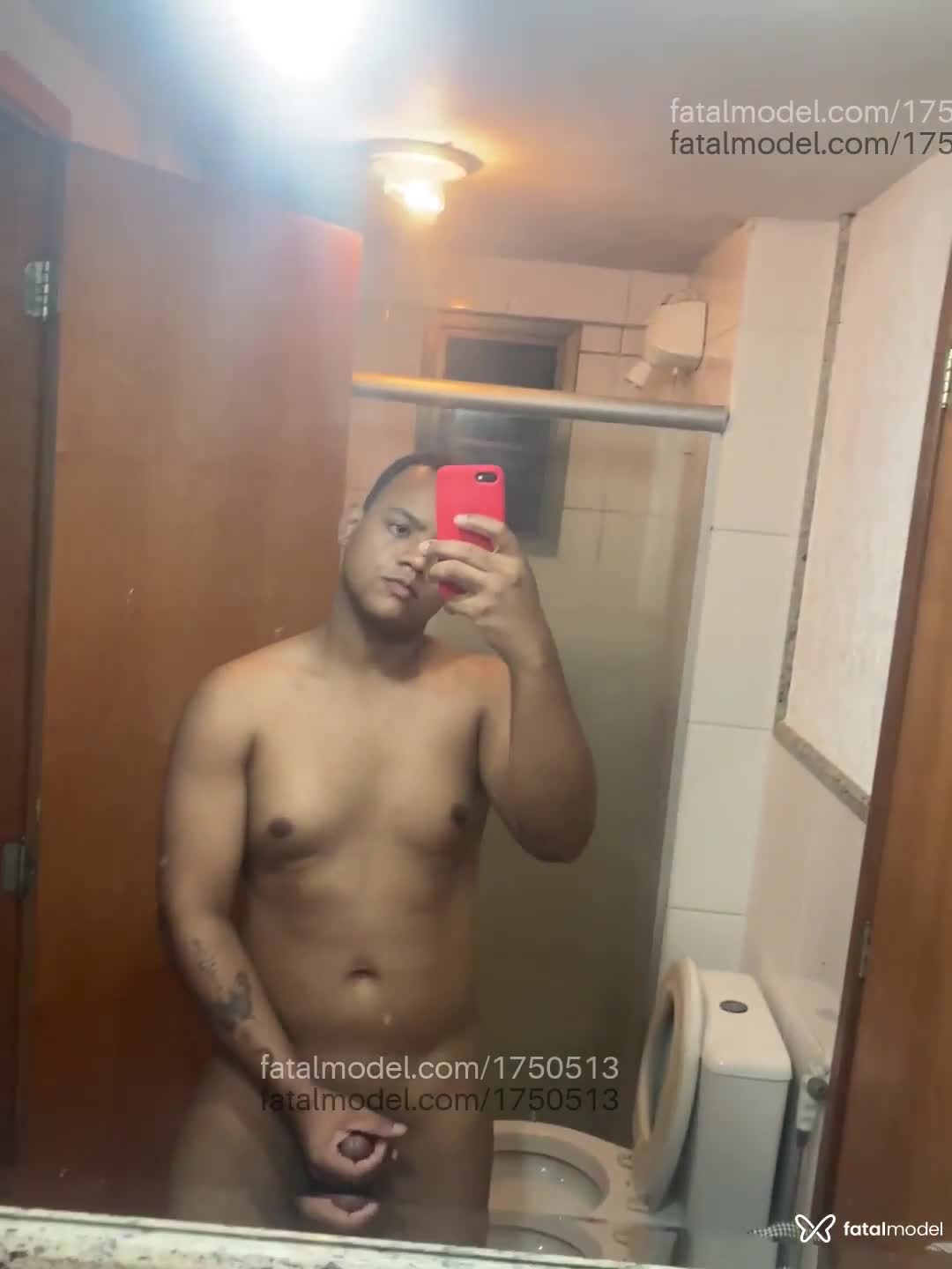Acompanhante homem com cabelo castanho de olhos pretos em Goiânia - Ryan SDOliver