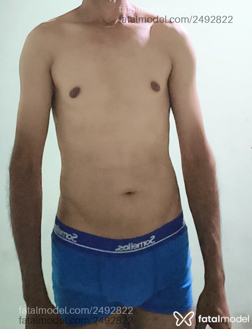 Acompanhante homem trans com cabelo grisalho de olhos castanhos em Ribeirão Cascalheira - Gabriel
