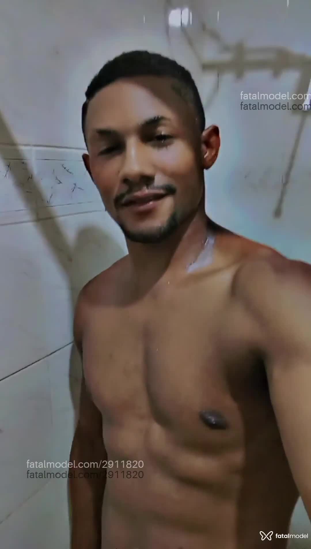 Acompanhante homem morena (o) de olhos castanhos em Bom Princípio Acompanhante homem morena (o) de olhos castanhos em Bom Princípio - Jônatas