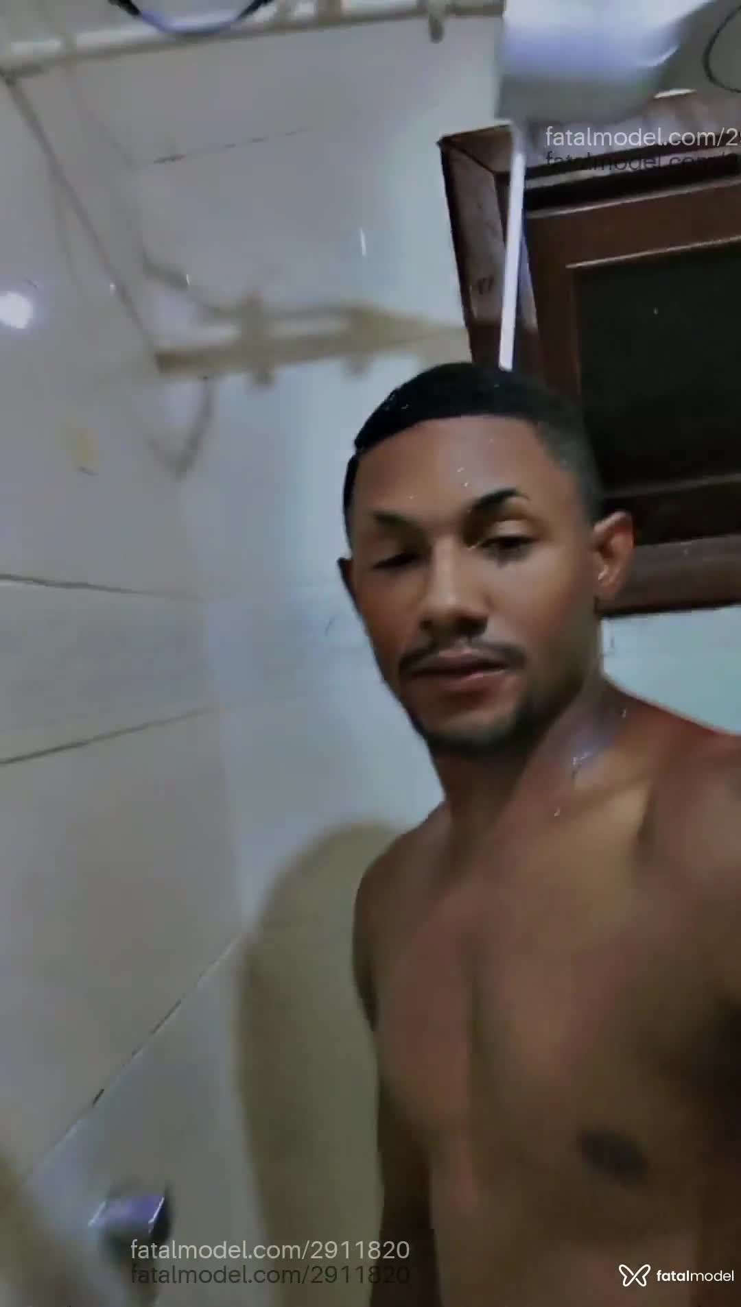 Acompanhante homem morena (o) de olhos castanhos em Bom Princípio Acompanhante homem morena (o) de olhos castanhos em Bom Princípio - Jônatas