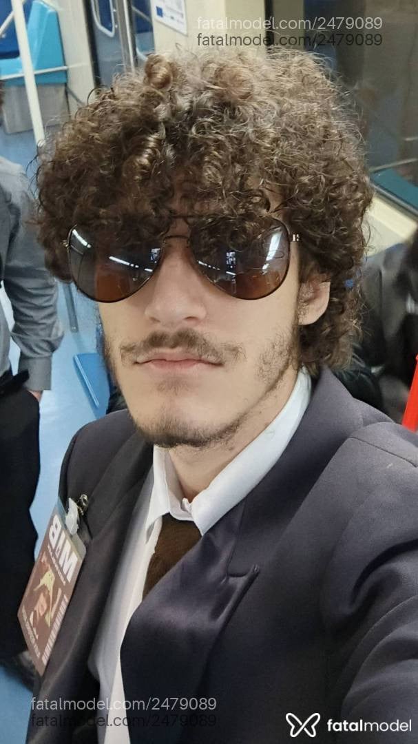 Acompanhante homem ruiva (o) de olhos castanhos - Henrique
