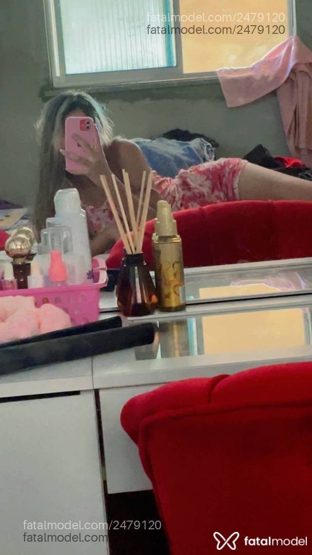 Acompanhante mulher morena (o) de olhos pretos - Ludovica
