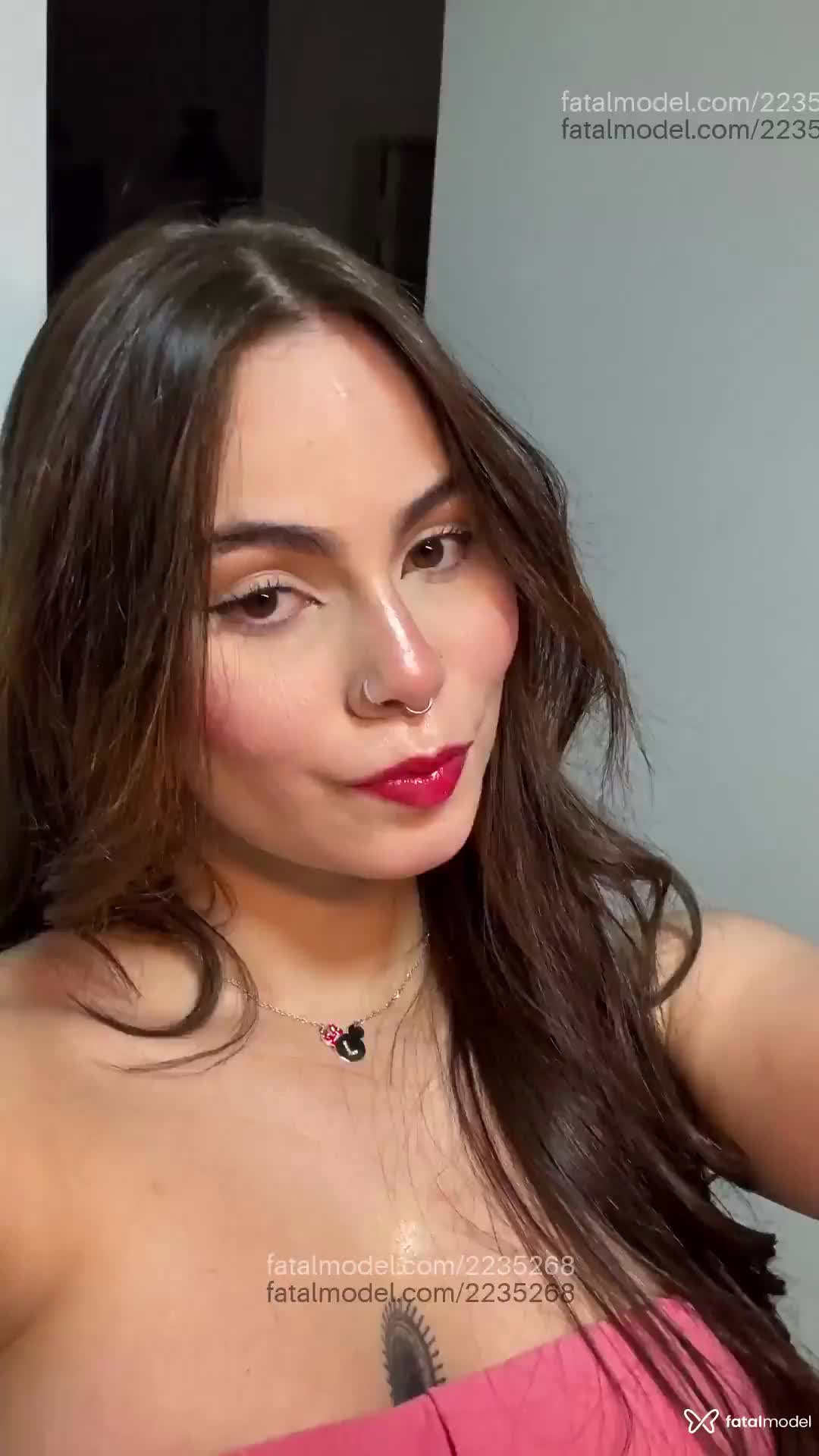 Acompanhante mulher com cabelo castanho de olhos castanhos em Brasília Acompanhante mulher com cabelo castanho de olhos castanhos em Brasília - Inanna