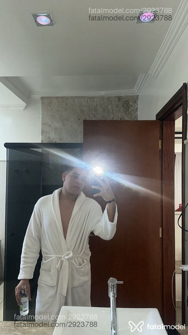 Acompanhante homem loira (o) de olhos verdes em Cruzeiro Acompanhante homem loira (o) de olhos verdes em Cruzeiro - Andrey Pereira