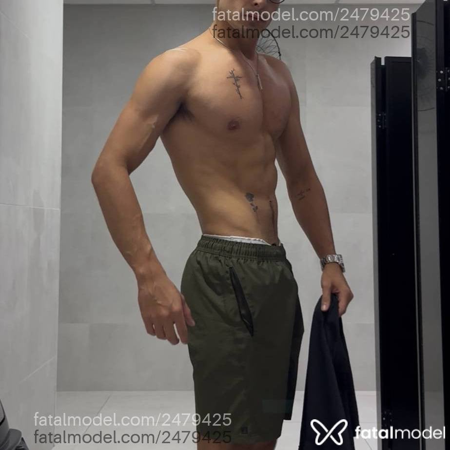 Acompanhante homem com cabelo castanho de olhos verdes - Mteu Costa Acompanhante homem com cabelo castanho de olhos verdes - Mteu Costa