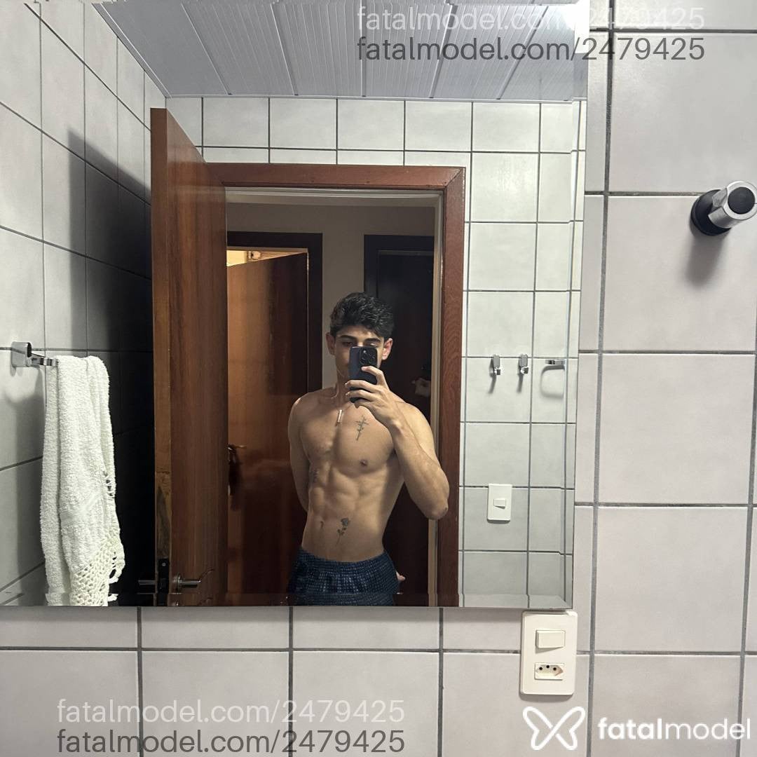 Acompanhante homem com cabelo castanho de olhos verdes - Mteu Costa Acompanhante homem com cabelo castanho de olhos verdes - Mteu Costa