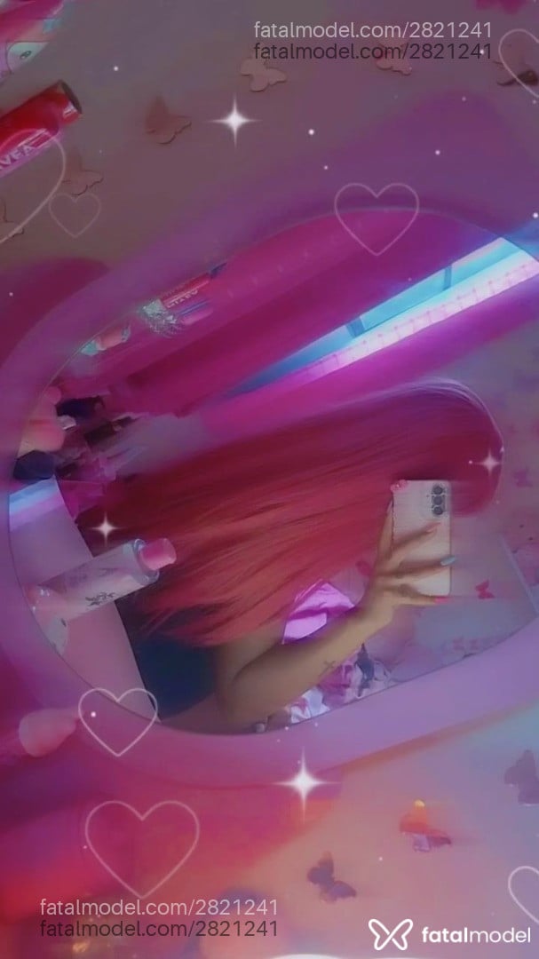 Acompanhante mulher trans com cabelo colorido de olhos pretos em Ourinhos - Kitty