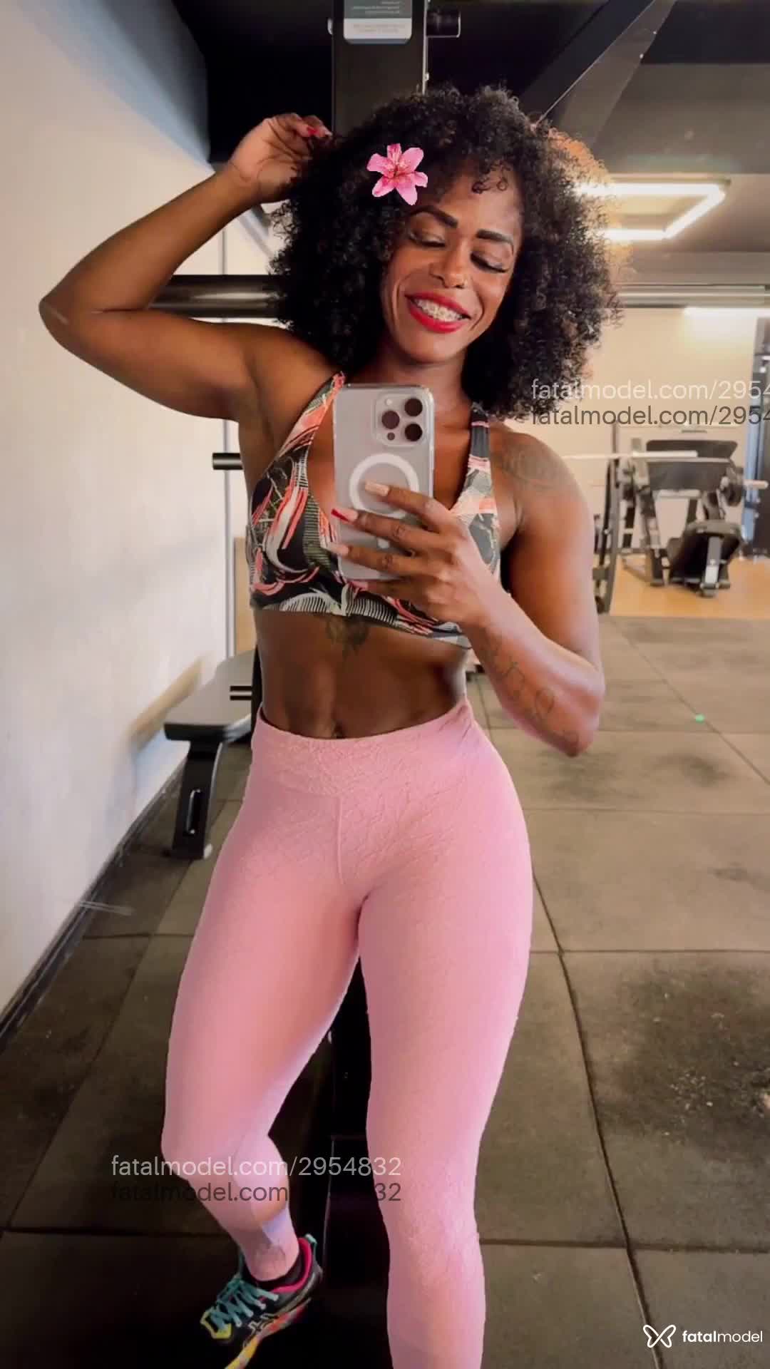 Acompanhante mulher com cabelo colorido de olhos pretos em São Paulo - Jasminy