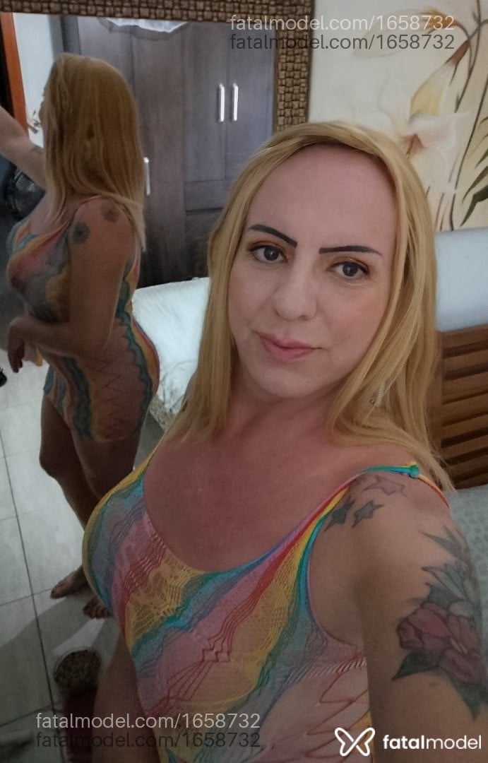 Acompanhante mulher trans loira (o) de olhos castanhos em Lavras Acompanhante mulher trans loira (o) de olhos castanhos em Lavras - Mirela