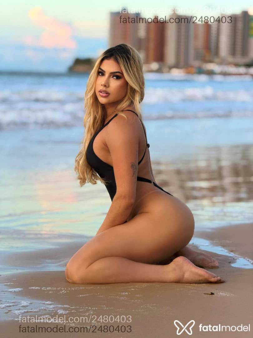 Acompanhante mulher loira (o) de olhos castanhos - Carolzinha