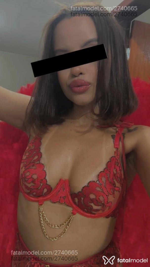 Acompanhante mulher com cabelo castanho de olhos castanhos - Zara Acompanhante mulher com cabelo castanho de olhos castanhos - Zara