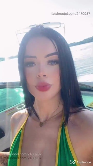 Acompanhante mulher morena (o) de olhos castanhos em São Paulo Acompanhante mulher morena (o) de olhos castanhos em São Paulo - Jade Baroncelli