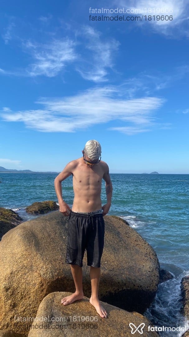 Acompanhante homem com cabelo castanho de olhos pretos em Florianópolis - Marrento