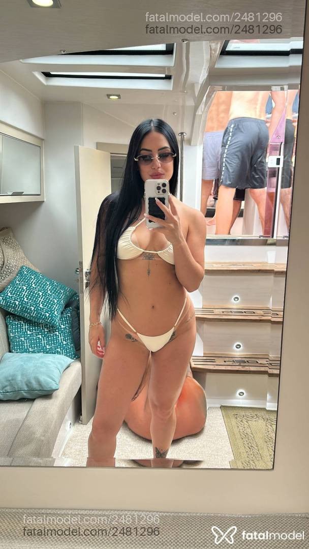 Acompanhante mulher morena (o) de olhos castanhos - Angell Mello