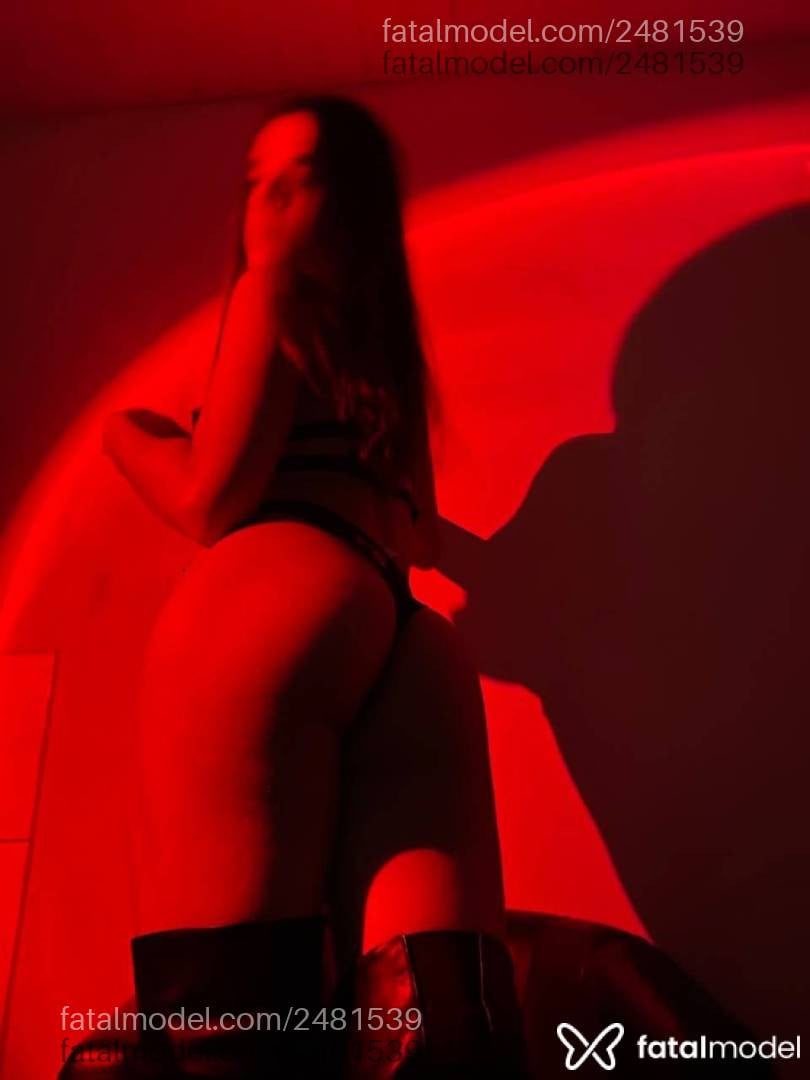 Acompanhante mulher trans morena (o) de olhos castanhos - Agatinha