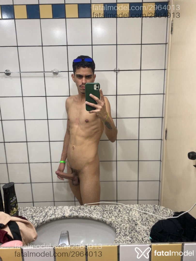 Acompanhante homem com cabelo castanho de olhos pretos em Uberlândia - Henrique Silva