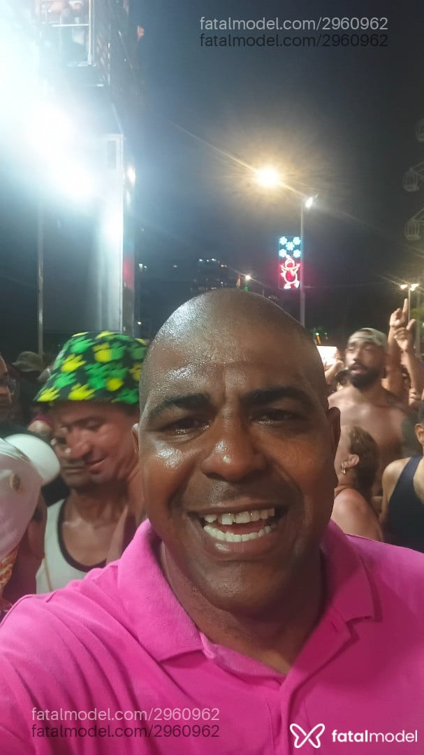 Acompanhante mulher trans sem cabelo de olhos pretos em Itabirito - Luís Paulo